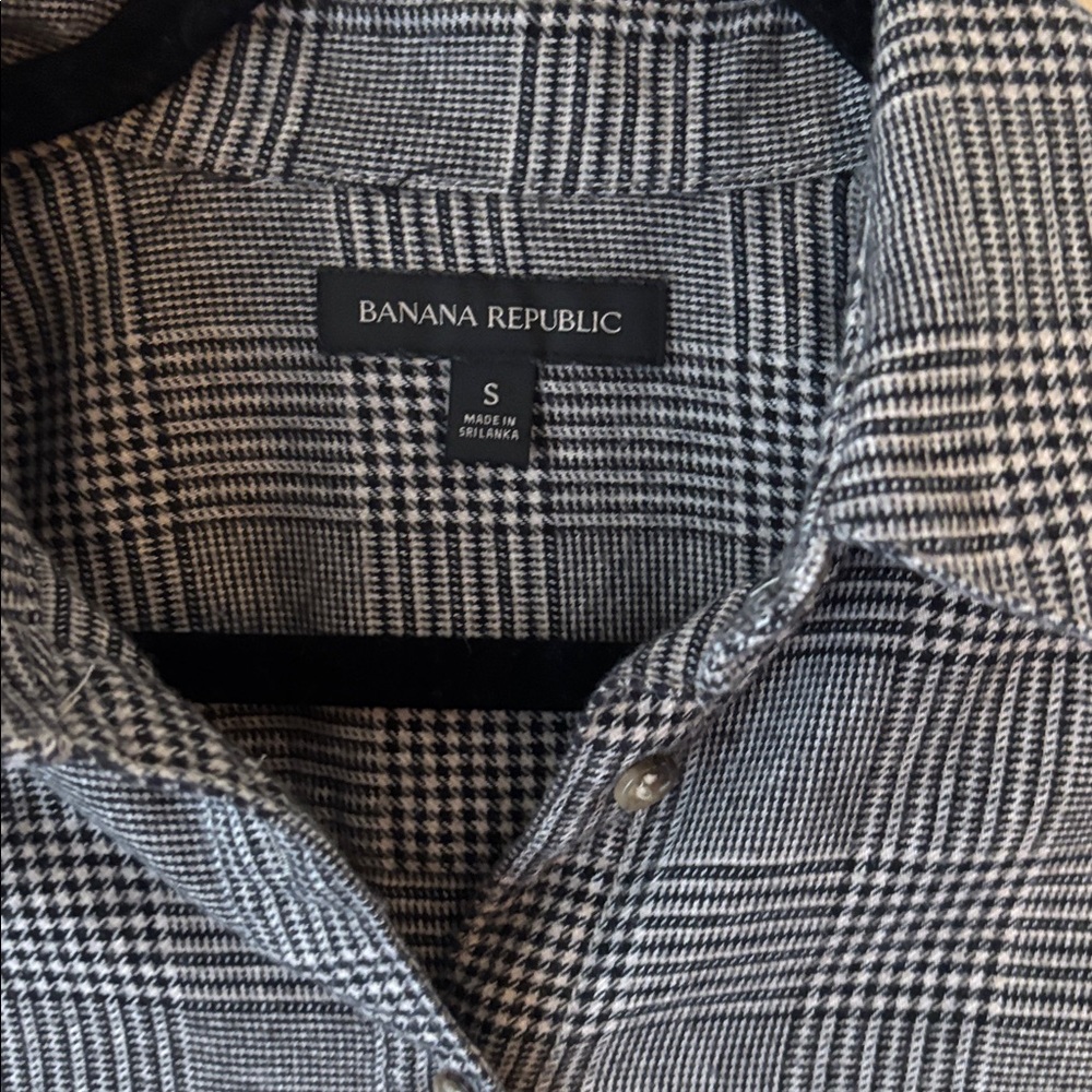 Banana Republic women’s white and Black Plaid Flannel Shirt